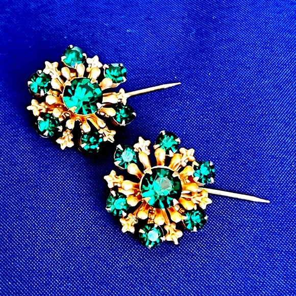 Vintage Duet Scatter Pins Green Rhinestones Gold Tone Filagree Setting - Picture 6 of 9